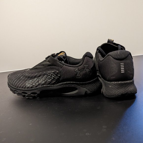 Under Armour Waterproof Running Shoes for men. Size US 8. - Picture 2 of 9